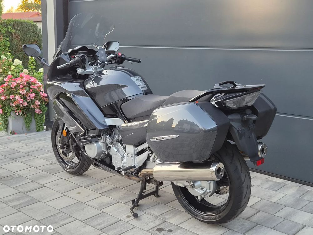 Yamaha FJR - 27