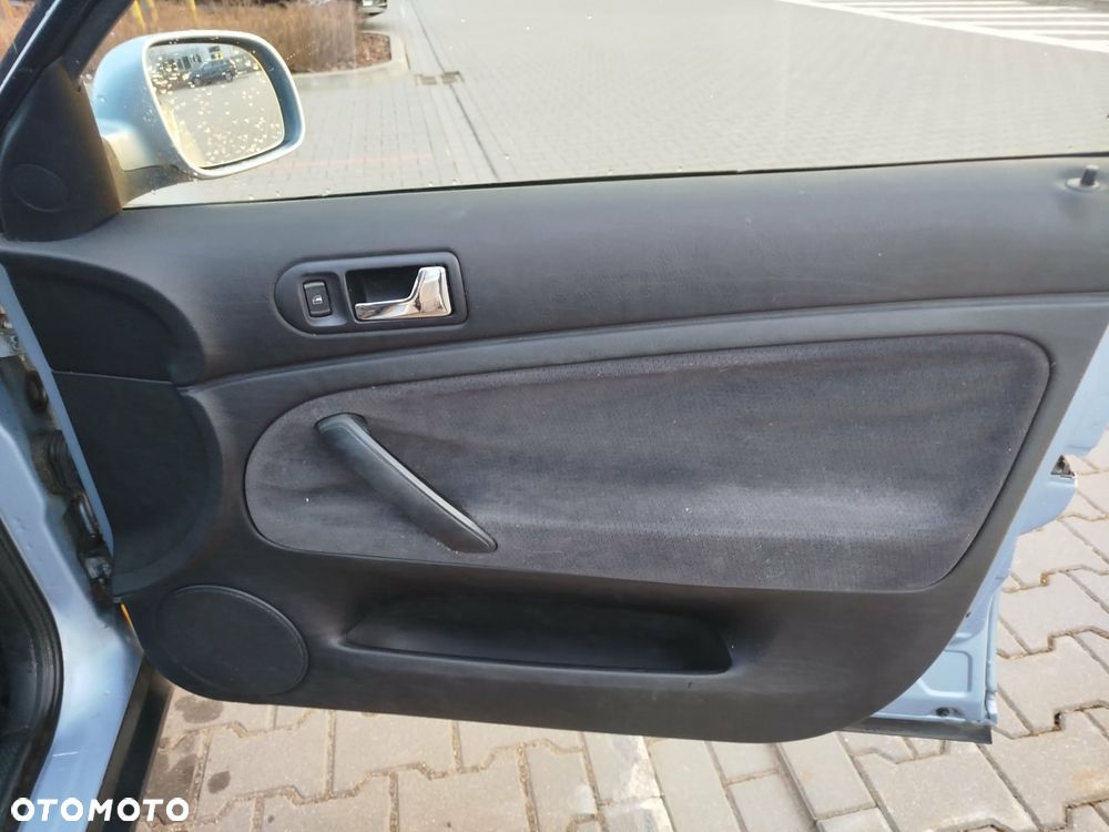 Volkswagen Passat 1.8 - 23