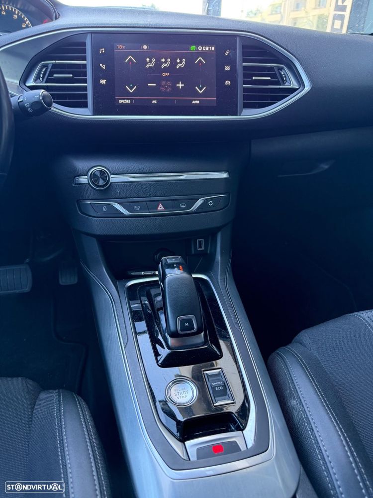 Peugeot 308 1.2 PureTech Allure EAT8 - 20