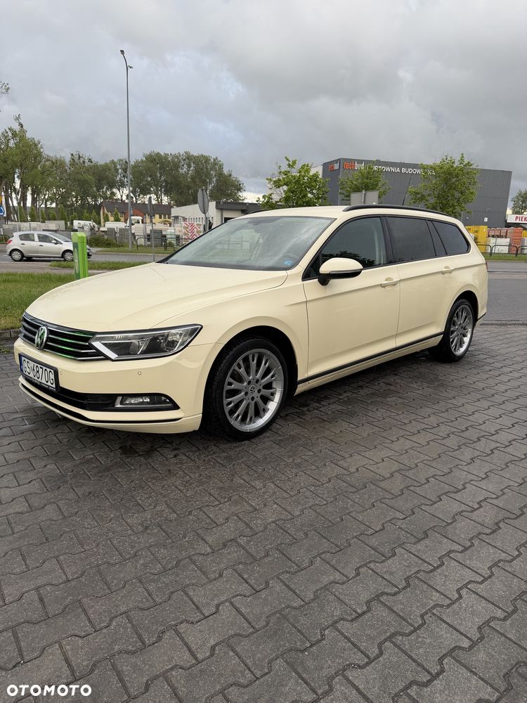 Volkswagen Passat - 1