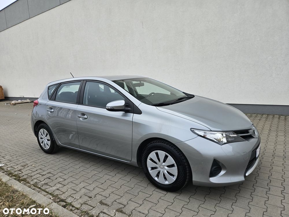 Toyota Auris 1.33 Dual-VVT-i Comfort - 1