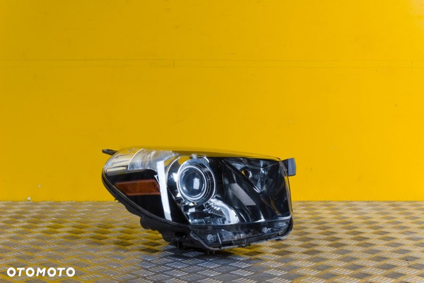 TOYOTA IQ 2008- REFLEKTOR LAMPA PRAWA PRZÓD USA