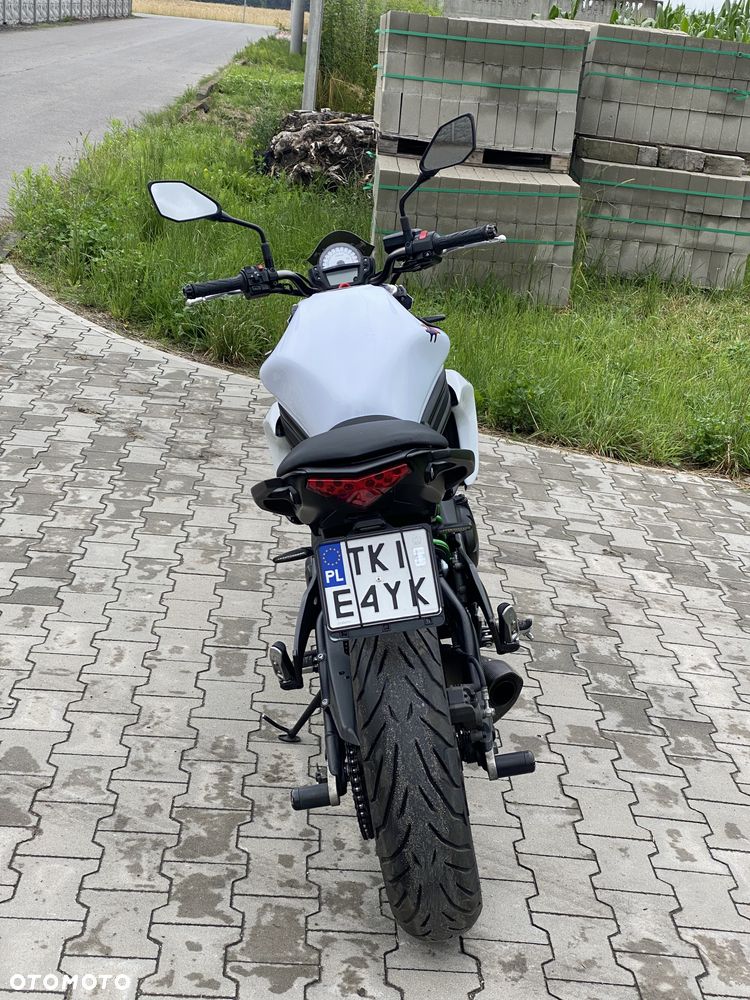 Kawasaki ER - 8