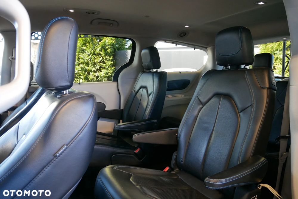 Chrysler Pacifica - 12