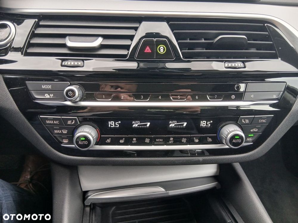 BMW Seria 5 540d xDrive mHEV - 24