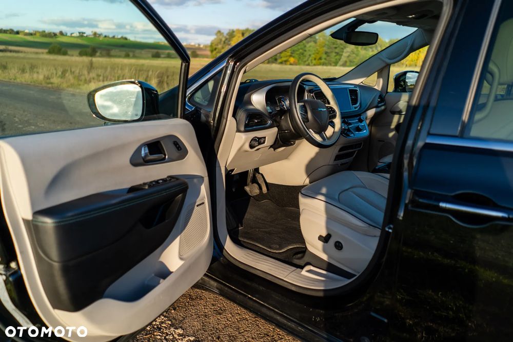 Chrysler Pacifica - 10