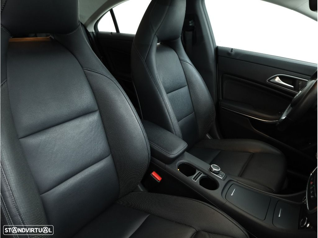 Mercedes-Benz CLA 180 d Aut. - 16