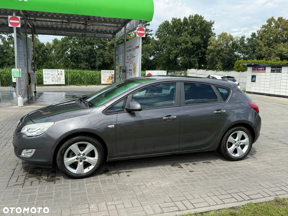 Opel Astra IV 1.4 T Cosmo - 4