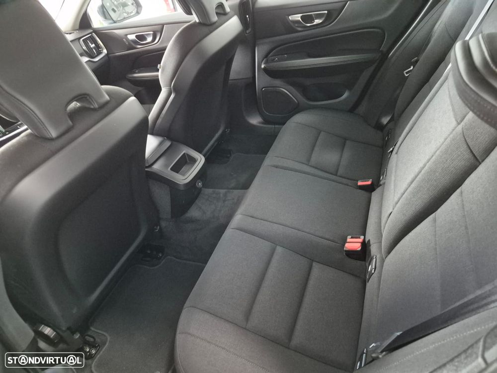 Volvo V60 2.0 B4 Momentum Core Geartronic - 18