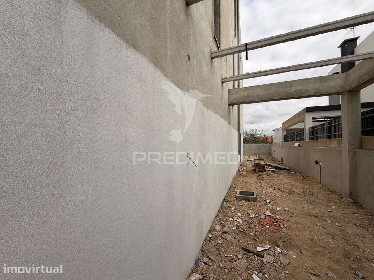 Moradia Geminada T4 em Fernão Ferro - Grande imagem: 2/21