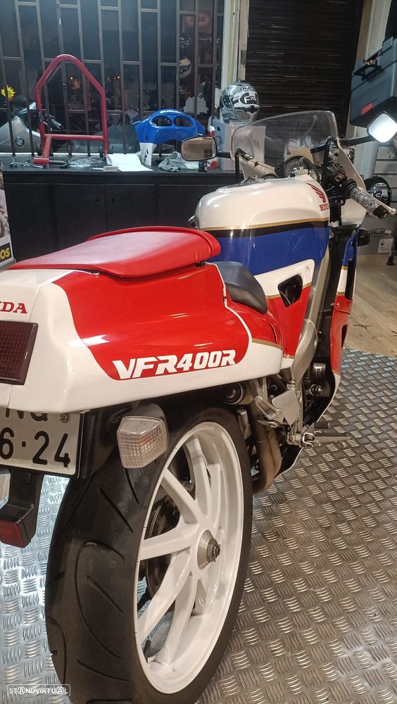 Honda VFR - 4