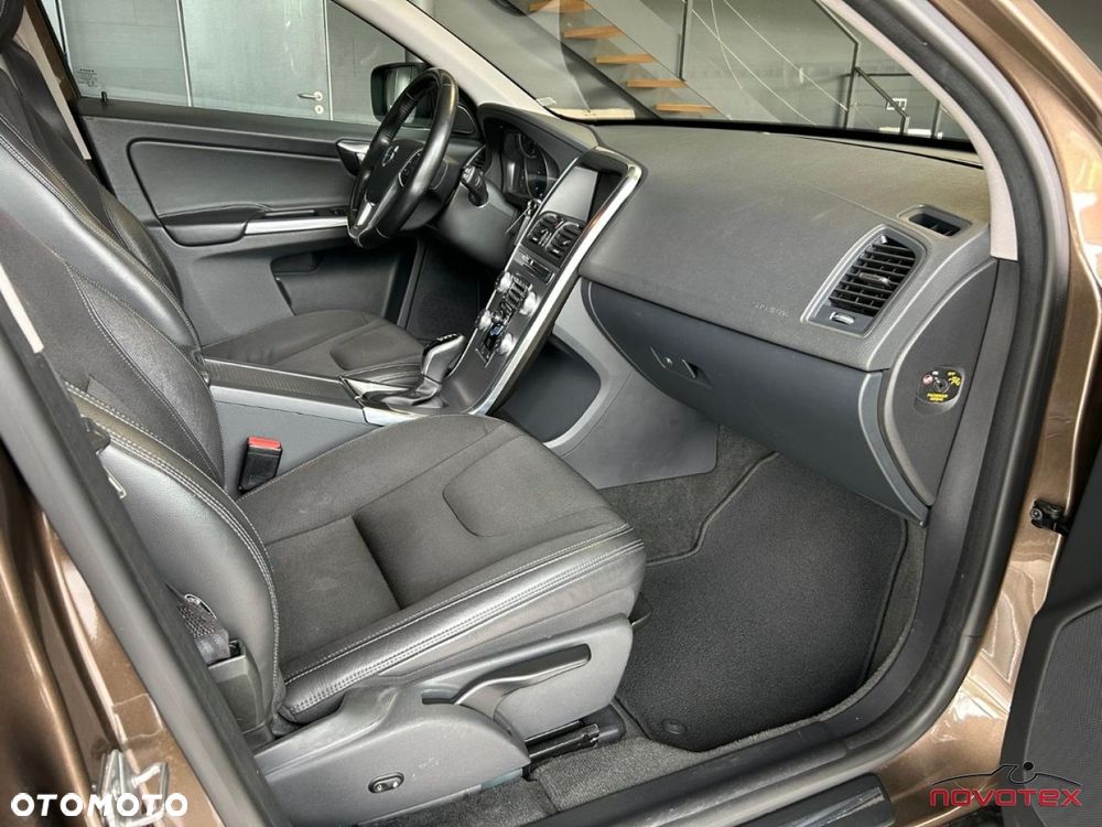 Volvo XC 60 D3 Geartronic Momentum - 19