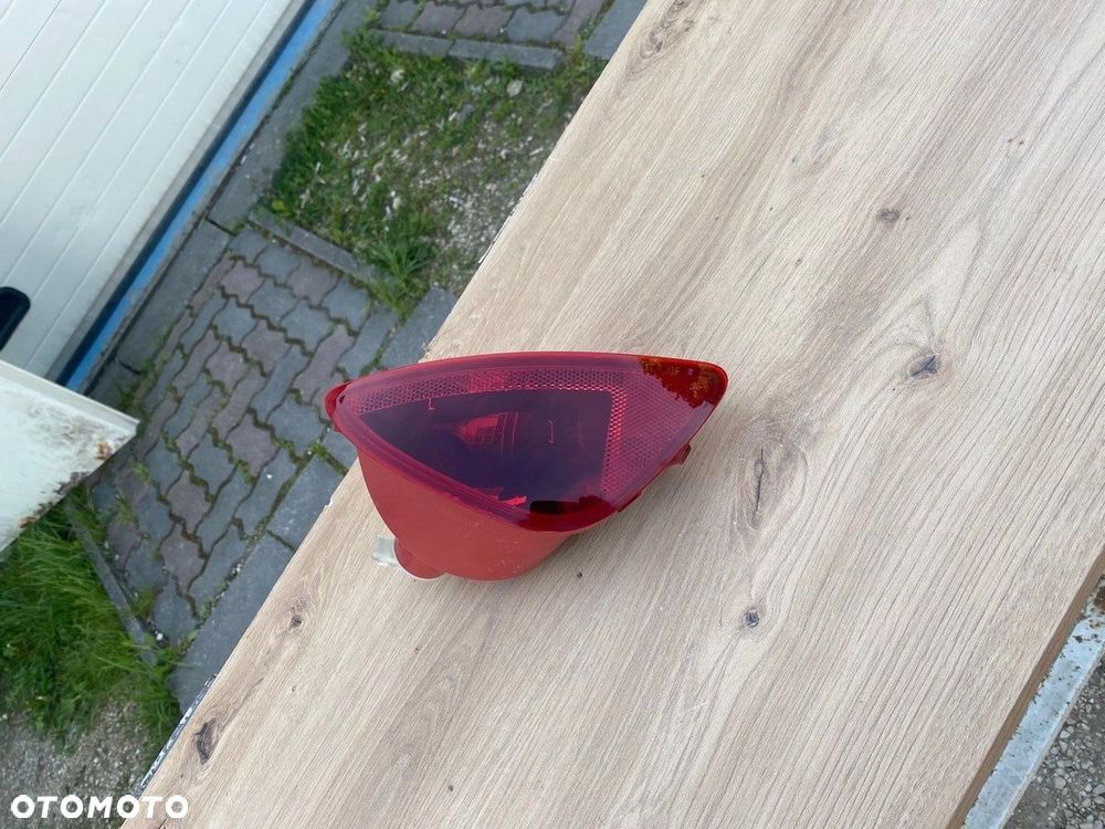 LAMPA PRZECIWMGIELNA TYLNA PRAWA CLIO III LIFT 8200776054 - 1