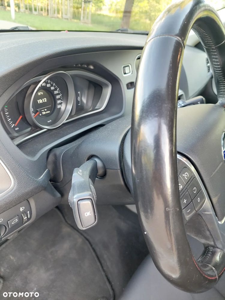 Volvo V40 T2 Momentum - 21