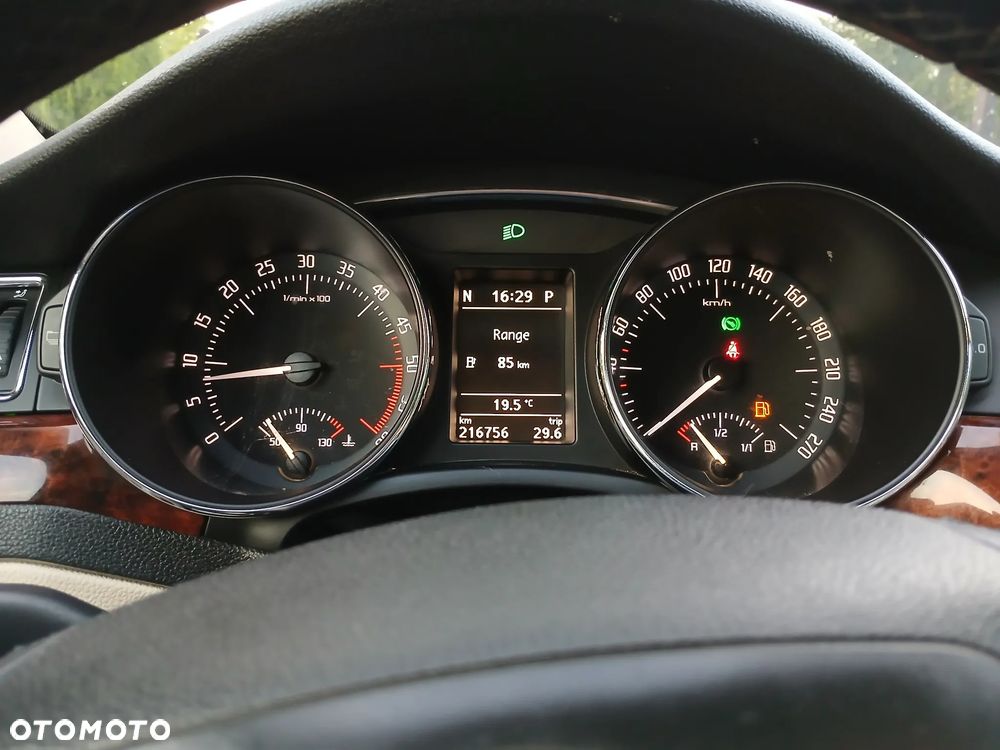 Skoda Superb 2.0 TDI DSG Exclusive - 28