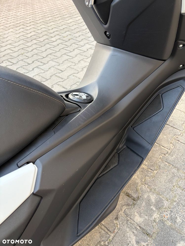 Yamaha NMAX - 12