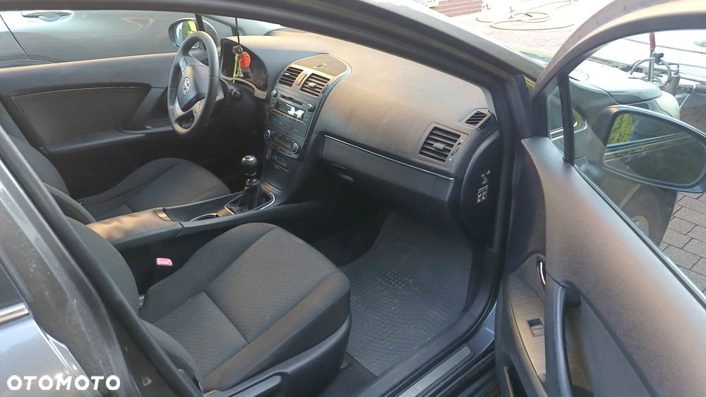 Toyota Avensis 2.0 D-4D Active - 18