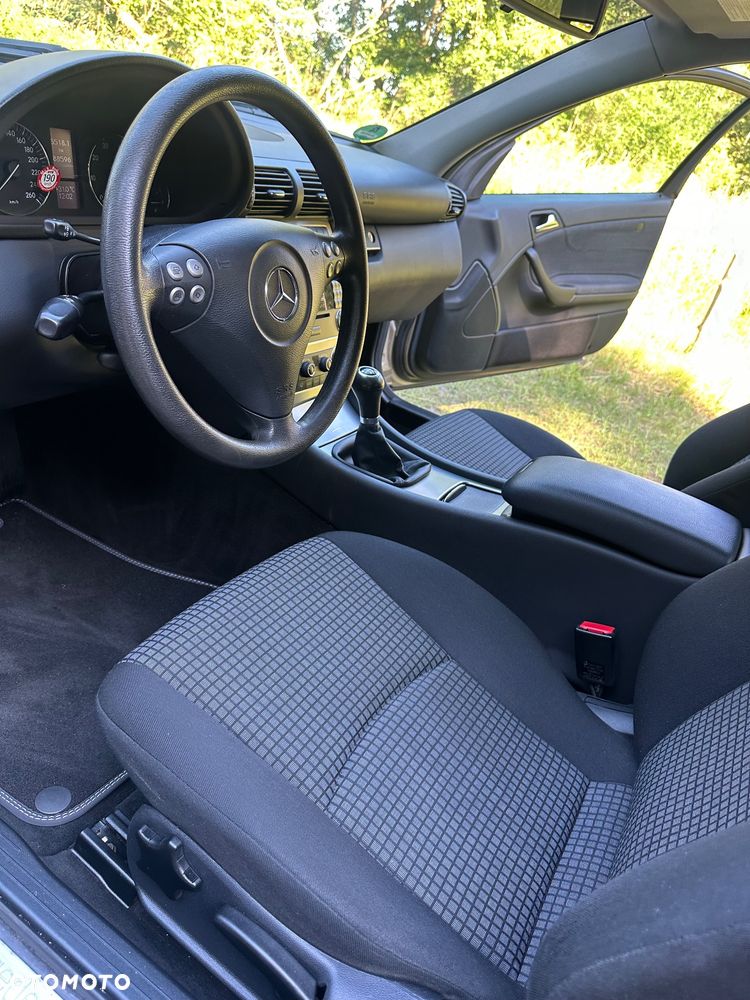 Mercedes-Benz Klasa C 180 Kompressor Sportcoupe - 39