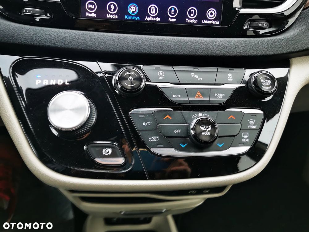 Chrysler Pacifica - 5