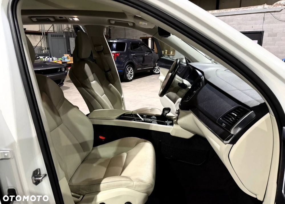 Volvo XC 90 T5 AWD Momentum 7os - 17