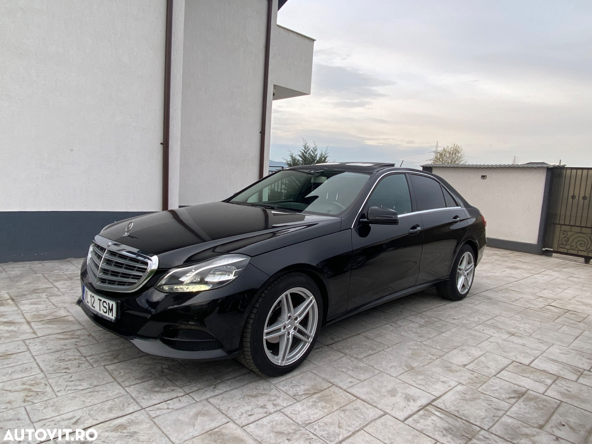 Mercedes-Benz E 200 BlueTEC 7G-TRONIC - 2
