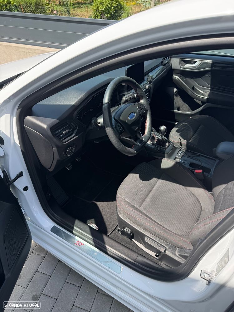 Ford Focus 1.0 EcoBoost MHEV ST-Line - 11