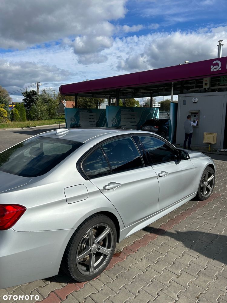 BMW Seria 3 335i xDrive M Sport - 5