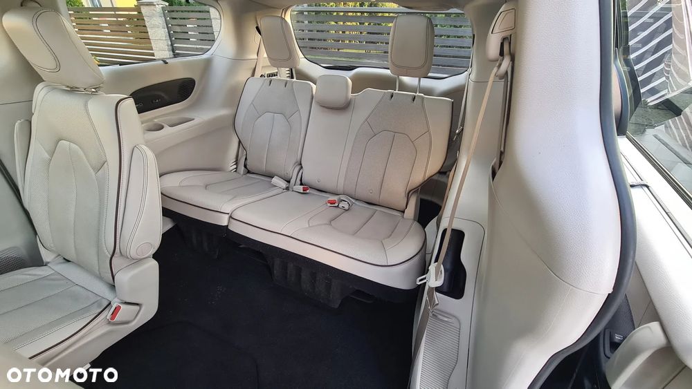 Chrysler Pacifica - 12