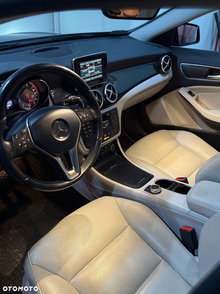 Mercedes-Benz GLA - 2