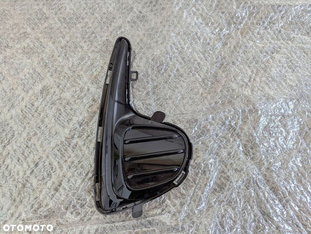 Toyota Yaris III 3 17-20 kratka zderzaka przód przednia prawa nowa