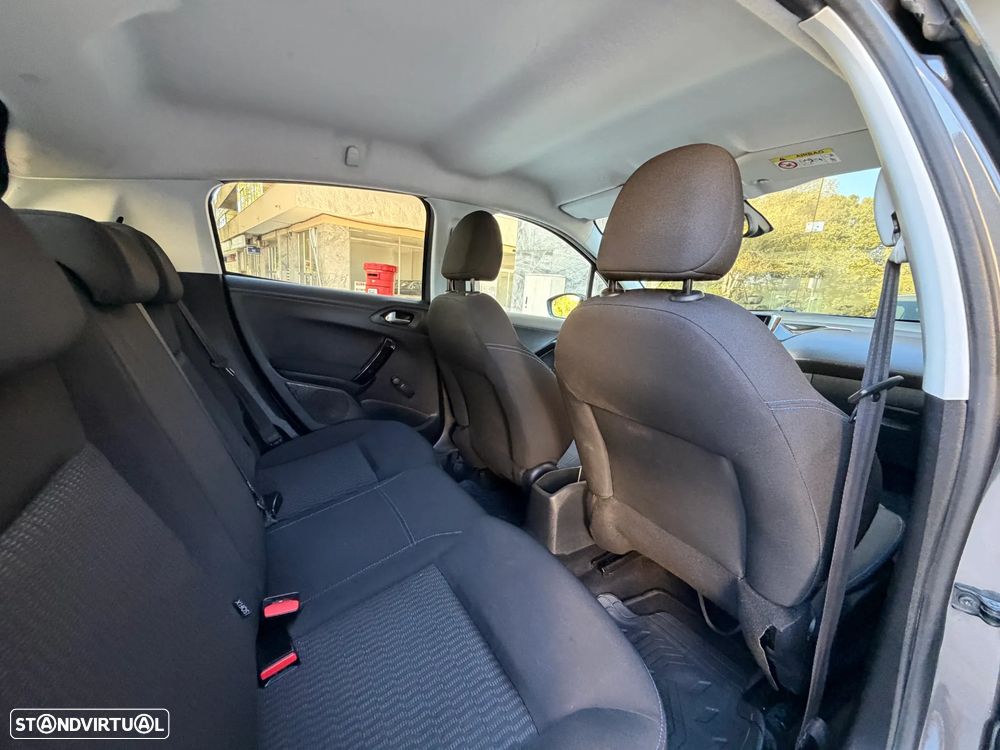 Peugeot 208 1.2 PureTech Style - 24