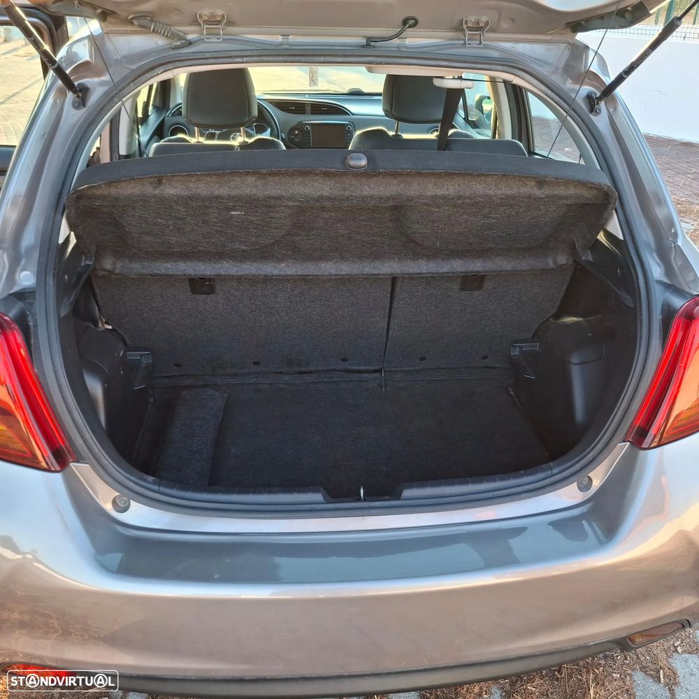 Toyota Yaris 1.5 HSD Comfort +P.Style+P.Techno - 14