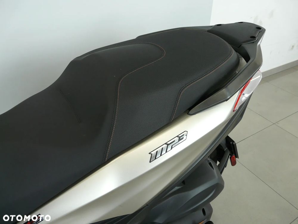 Piaggio MP-3 - 12
