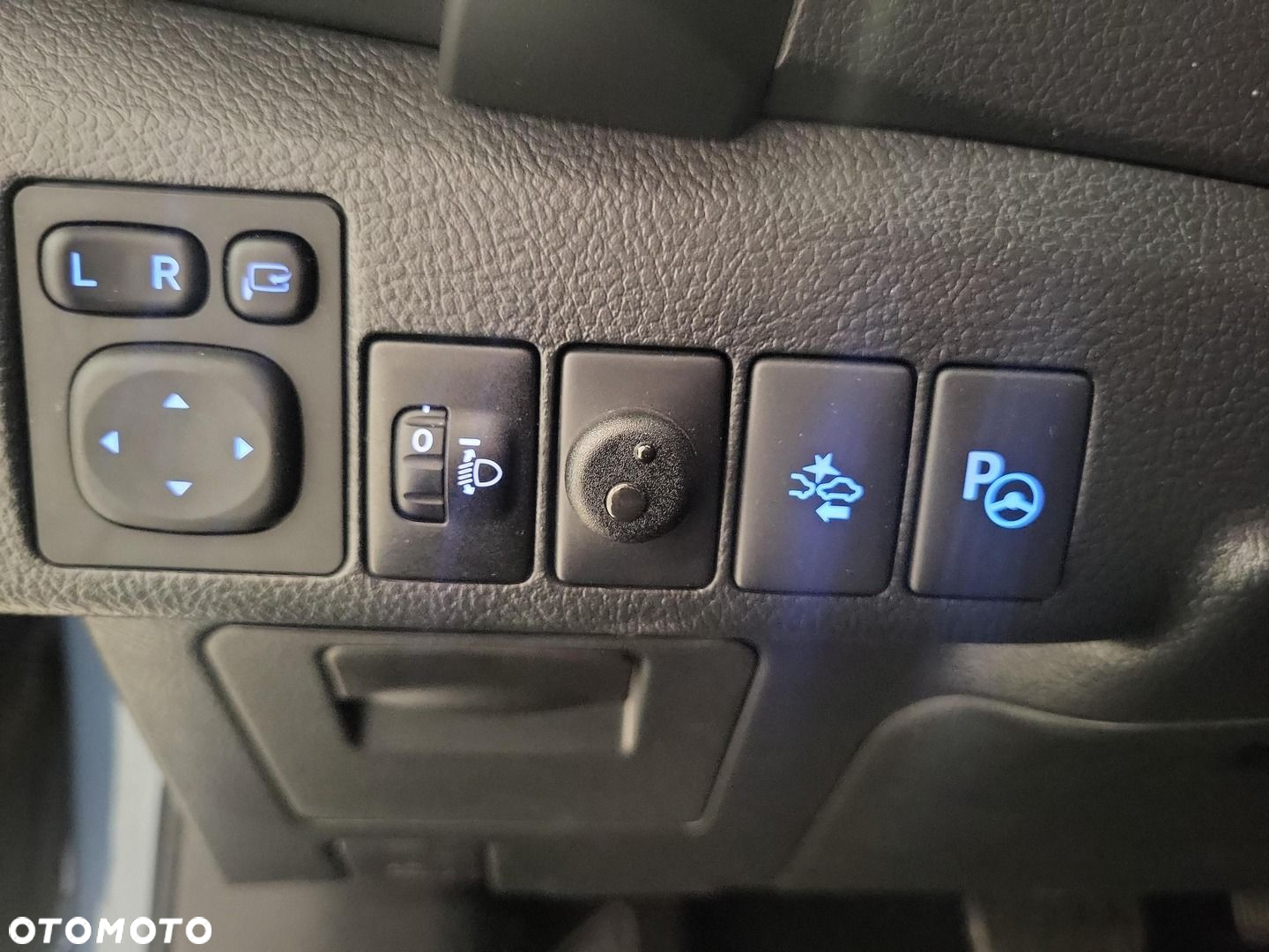 Toyota Auris Hybrid 135 Premium - 18