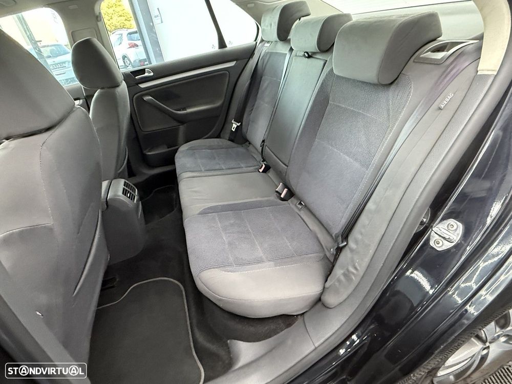 VW Jetta 1.9 TDi Confortline - 8