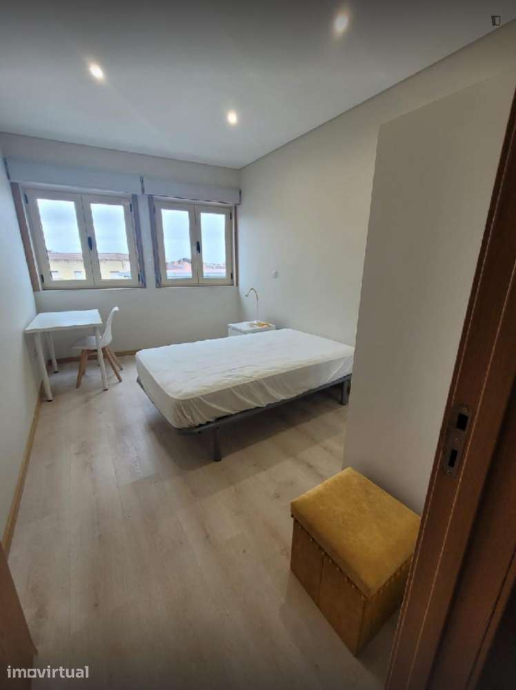 Quarto - localizado em Paranhos Porto - Grande imagem: 2/10
