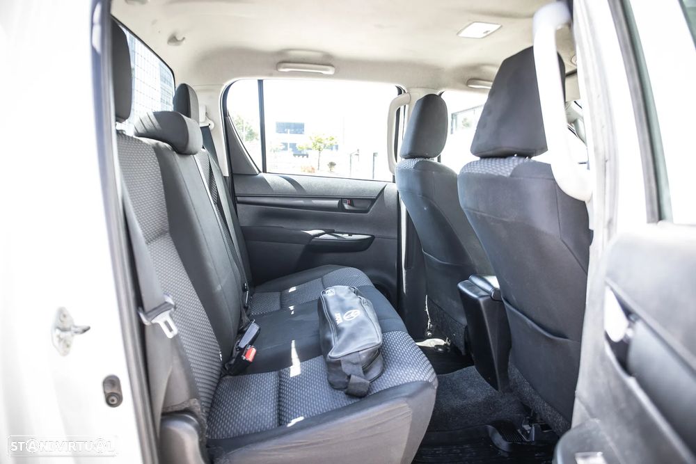Toyota Hilux 2.4 D-4D 2WD CD CM - 18