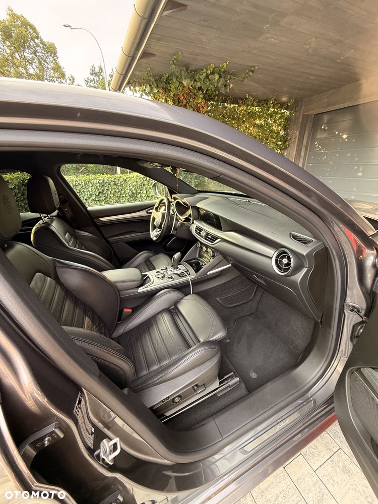 Alfa Romeo Stelvio 2.0 Turbo Veloce Q4 - 10