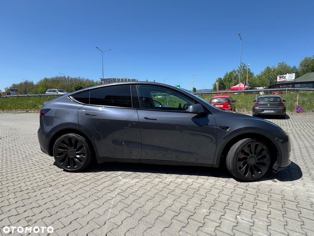 Tesla Model Y Performance Dual Motor AWD - 6