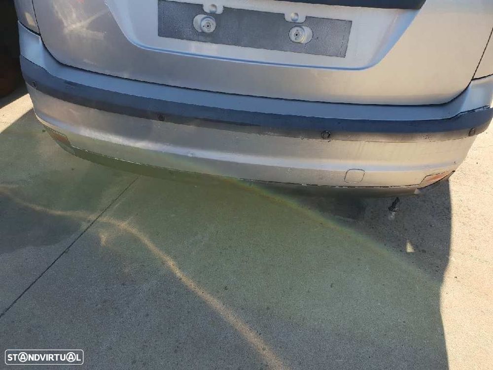PARA-CHOQUES TRASEIRO FORD FOCUS II 2004 - 4