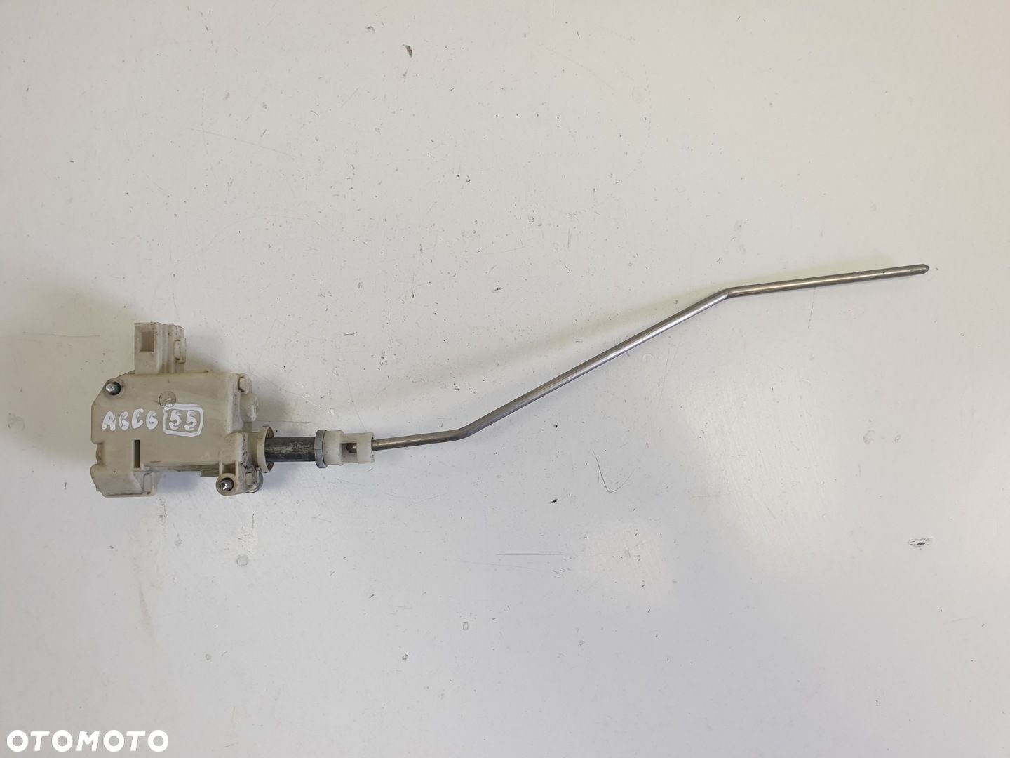 Audi A6 C6 SIŁOWNIK KLAPAKI WLEWU PALIWA 4F0862153 - 1