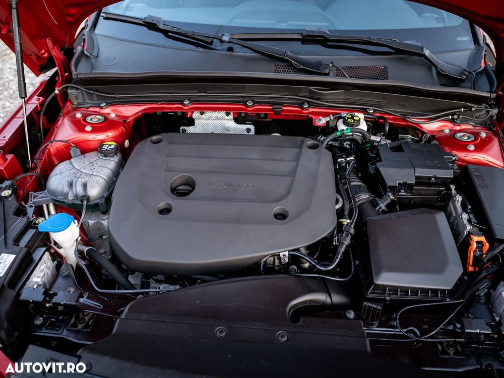 Volvo XC 40 B4 AT8 AWD Mild Hybrid R-Design - 38