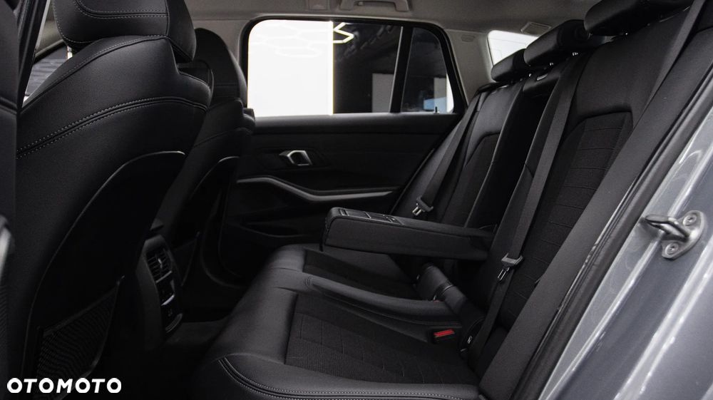 BMW Seria 3 318i M Sport sport - 18