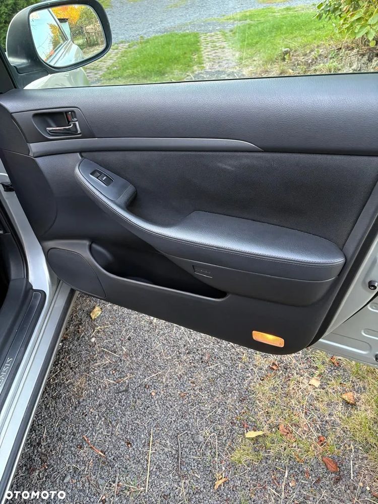 Toyota Avensis - 7