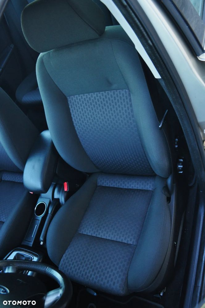 Ford Mondeo 1.8 Ghia - 21