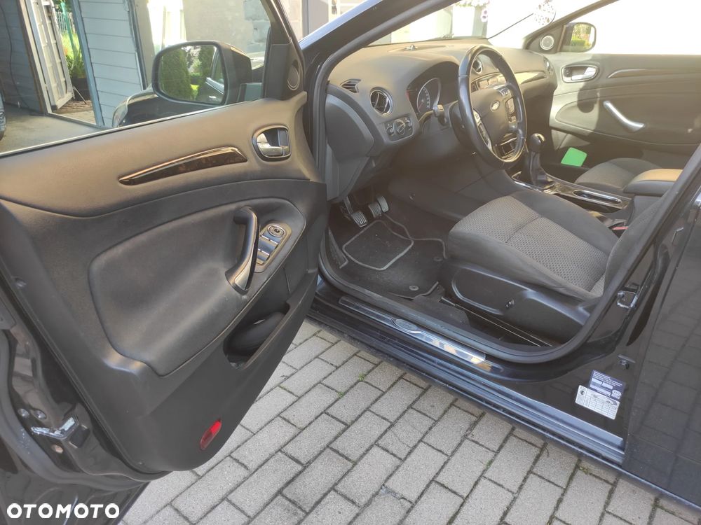 Ford Mondeo 1.6 Ghia - 16