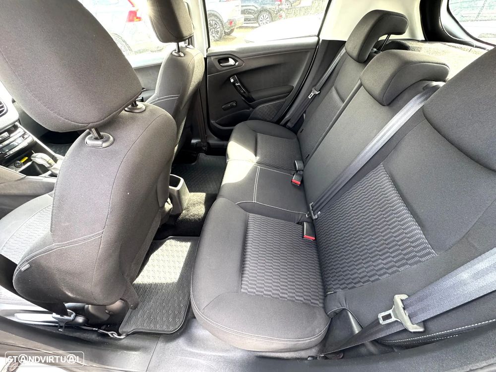 Peugeot 208 1.4 HDi SE Style - 9