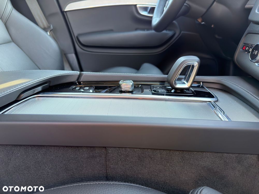 Volvo XC 90 T8 AWD Plug-In Hybrid Ultimate Dark 7os - 16