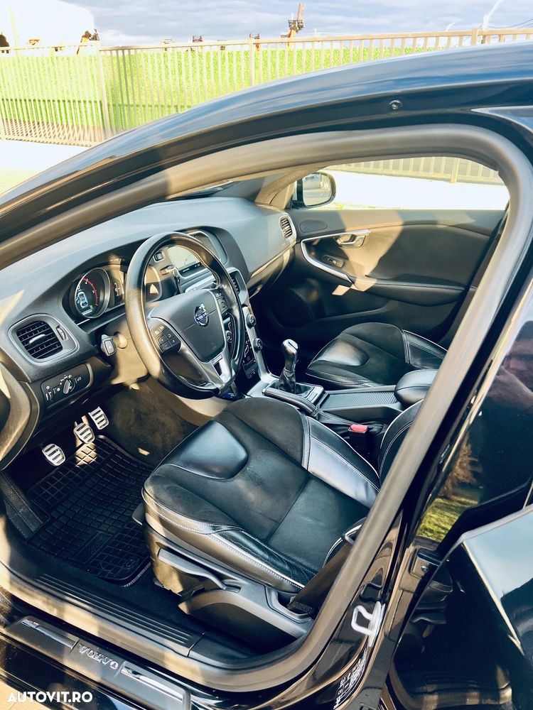 Volvo V40 D3 R-Design - 21