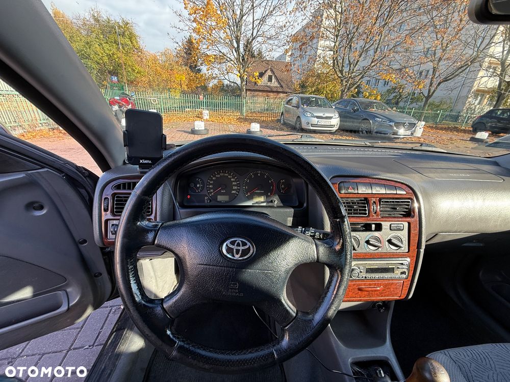 Toyota Avensis 2.0 Sol - 28